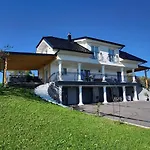 Hojnik Vila *