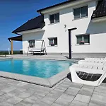 Hojnik Vila