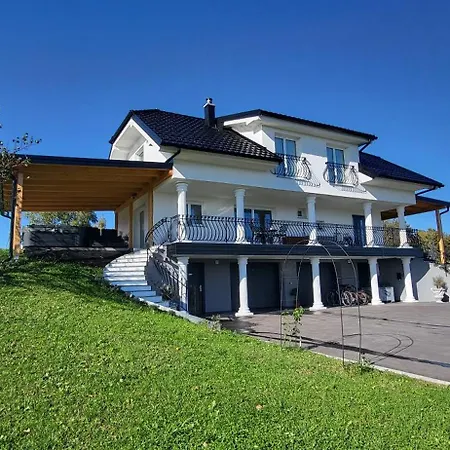 Hojnik Villa *